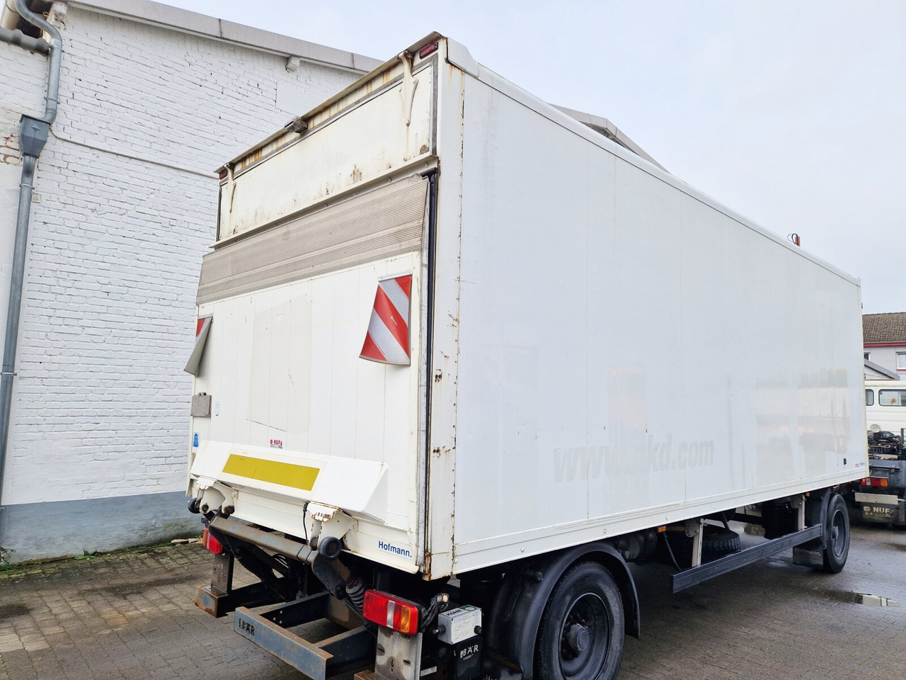 Kleiderkofferanhänger Hofmann, Kleiderkofferanhänger, durchladbar, LBW BÄR, 42 cbm - Caja cerrada remolque: foto 4 Kleiderkofferanhänger Hofmann, Kleiderkofferanhänger, durchladbar, LBW BÄR, 42 cbm - Caja cerrada remolque: foto 4