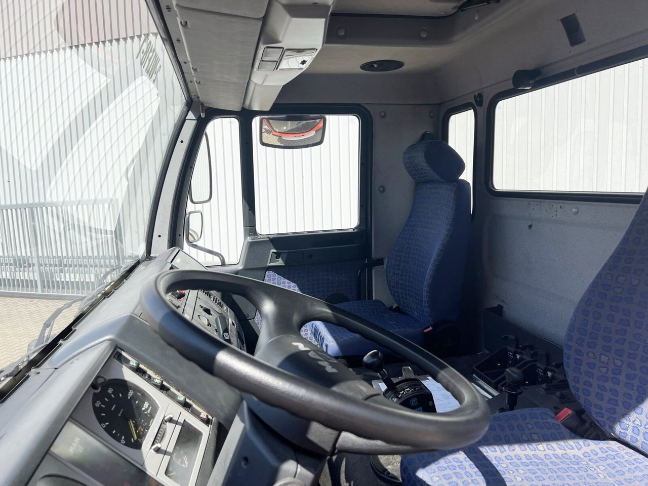 Chasis camión MAN 25/18.284 6x2-4 LL 25/18.284 6x2-4 LL, Retarder, Lenkachse: foto 7 Chasis camión MAN 25/18.284 6x2-4 LL 25/18.284 6x2-4 LL, Retarder, Lenkachse: foto 7