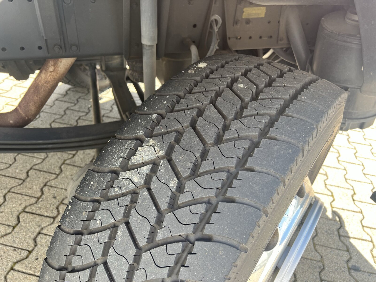 Chasis camión MAN 25/18.284 6x2-4 LL 25/18.284 6x2-4 LL, Retarder, Lenkachse: foto 13 Chasis camión MAN 25/18.284 6x2-4 LL 25/18.284 6x2-4 LL, Retarder, Lenkachse: foto 13