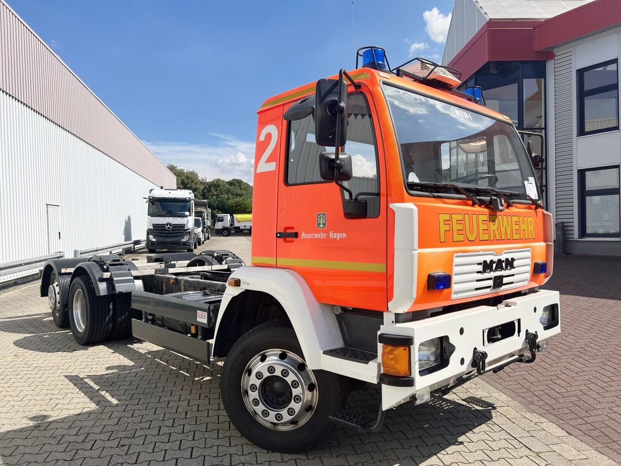 Foto del interior 1: Chasis camión MAN 25/18.284 6x2-4 LL 25/18.284 6x2-4 LL, Retarder, Lenkachse Foto del interior 1: Chasis camión MAN 25/18.284 6x2-4 LL 25/18.284 6x2-4 LL, Retarder, Lenkachse