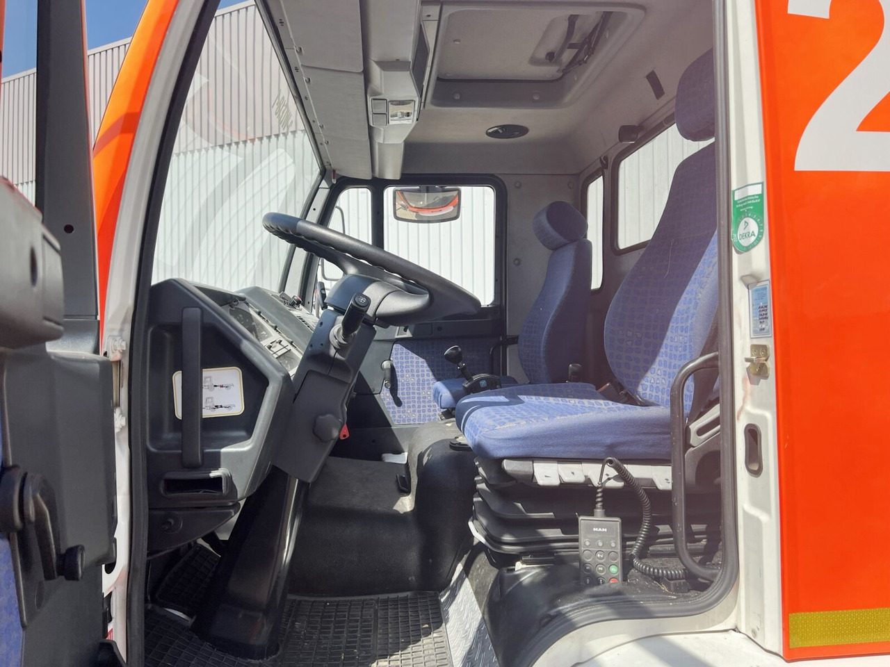 Chasis camión MAN 25/18.284 6x2-4 LL 25/18.284 6x2-4 LL, Retarder, Lenkachse: foto 6 Chasis camión MAN 25/18.284 6x2-4 LL 25/18.284 6x2-4 LL, Retarder, Lenkachse: foto 6