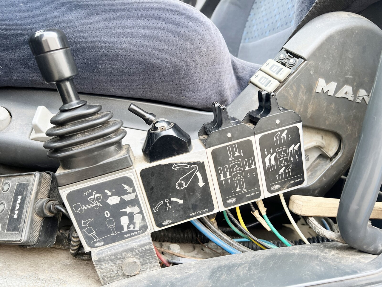 Portacontenedor de cadenas camión MAN TGA 26.410 6X2/4 BL Motorschaden! TGA 26.410 6X2/4 BL, Vorlauf Lenk-Liftachse, Meiller Tele.: foto 14 Portacontenedor de cadenas camión MAN TGA 26.410 6X2/4 BL Motorschaden! TGA 26.410 6X2/4 BL, Vorlauf Lenk-Liftachse, Meiller Tele.: foto 14