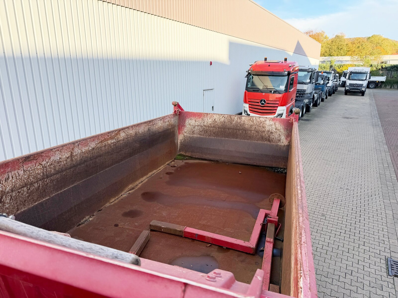 MAN TGA 26.480 6X6H BL TGA 26.480 6X6H BL, HydroDrive, Intarder, Wechselsystem (Sattelplatte) - Volquete camión: foto 2 MAN TGA 26.480 6X6H BL TGA 26.480 6X6H BL, HydroDrive, Intarder, Wechselsystem (Sattelplatte) - Volquete camión: foto 2