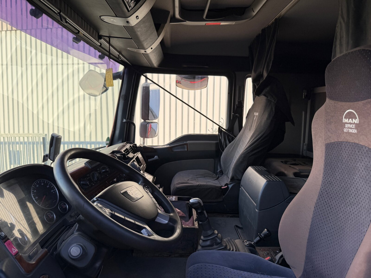MAN TGA 26.480 6X6H BL TGA 26.480 6X6H BL, HydroDrive, Intarder, Wechselsystem (Sattelplatte) - Volquete camión: foto 5 MAN TGA 26.480 6X6H BL TGA 26.480 6X6H BL, HydroDrive, Intarder, Wechselsystem (Sattelplatte) - Volquete camión: foto 5
