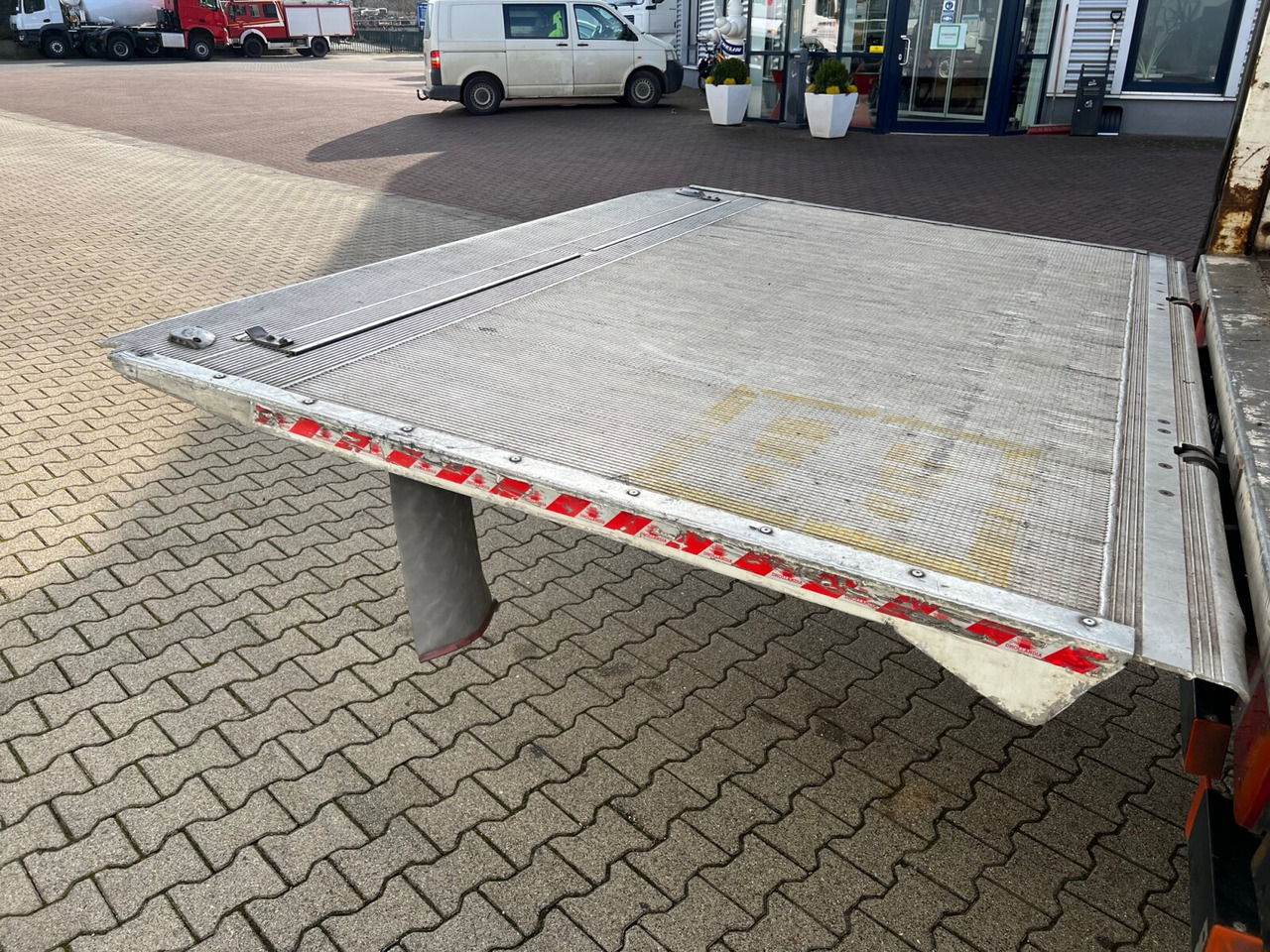 Camión caja cerrada MAN TGL 12.250/340 4X2 BL TGL 12.250/340 4X2 BL mit Dhollandia LBW, 42 cbm: foto 11
