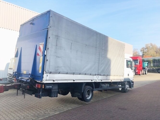 MAN TGL 8.210 BL 4x2 TGL 8.210 BL 4x2 mit LBW, Motorschaden! - Camión lona: foto 4 MAN TGL 8.210 BL 4x2 TGL 8.210 BL 4x2 mit LBW, Motorschaden! - Camión lona: foto 4
