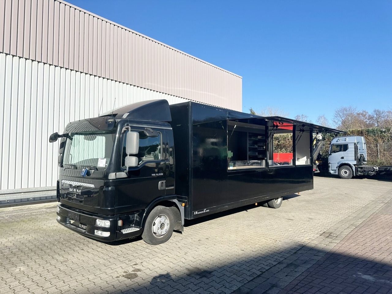 MAN TGL 8.220 4x2 BL TGL 8.220 4x2 BL, Verkaufsaufbau, NUR 15.800KM! - Camión caja cerrada: foto 1 MAN TGL 8.220 4x2 BL TGL 8.220 4x2 BL, Verkaufsaufbau, NUR 15.800KM! - Camión caja cerrada: foto 1