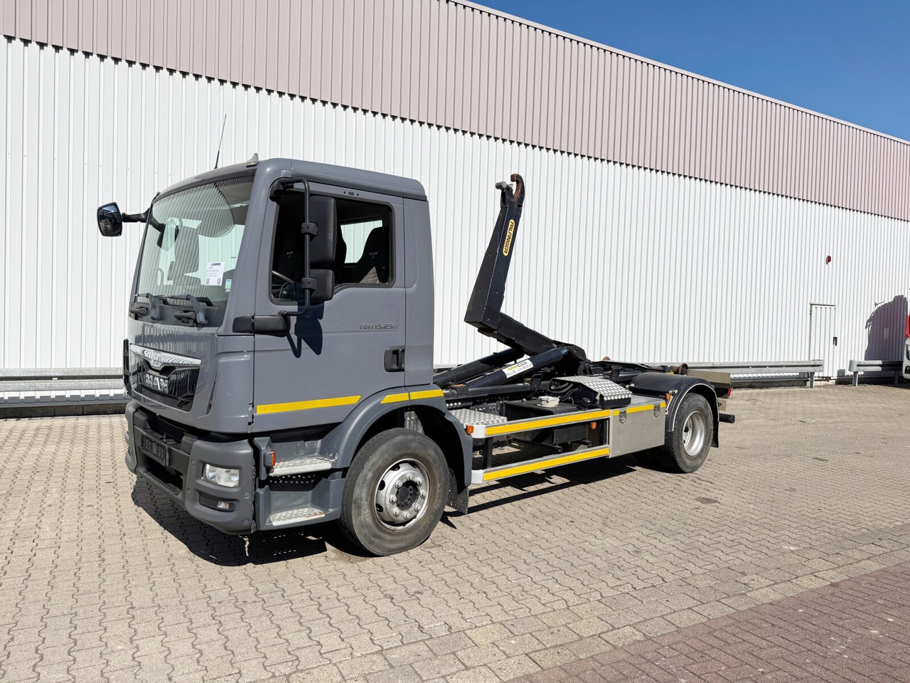 MAN TGM 15.250/340 4X2 BL TGM 15.250/340 4X2 BL - Multibasculante camión: foto 1 MAN TGM 15.250/340 4X2 BL TGM 15.250/340 4X2 BL - Multibasculante camión: foto 1