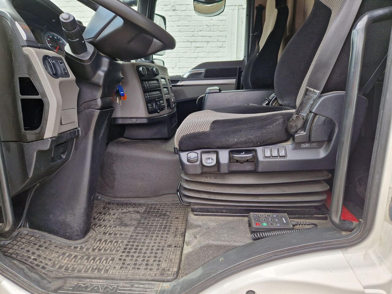 Foto del interior 1: Frigorífico camión MAN TGM 15.250/340 4X2 BL TGM 15.250/340 4X2 BL, Tiefkühlkoffer, Thermoking, Rolltor, unterfaltbare Dhollandia LBW Foto del interior 1: Frigorífico camión MAN TGM 15.250/340 4X2 BL TGM 15.250/340 4X2 BL, Tiefkühlkoffer, Thermoking, Rolltor, unterfaltbare Dhollandia LBW