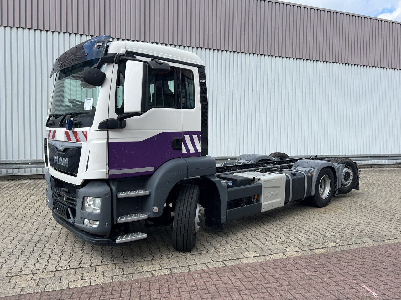 MAN TGS 26.320 6X2-4 BL TGS 26.320 6X2-4 BL, Lenk-/Liftachse, Rechtslenker, Export Only! - Chasis camión: foto 1 MAN TGS 26.320 6X2-4 BL TGS 26.320 6X2-4 BL, Lenk-/Liftachse, Rechtslenker, Export Only! - Chasis camión: foto 1