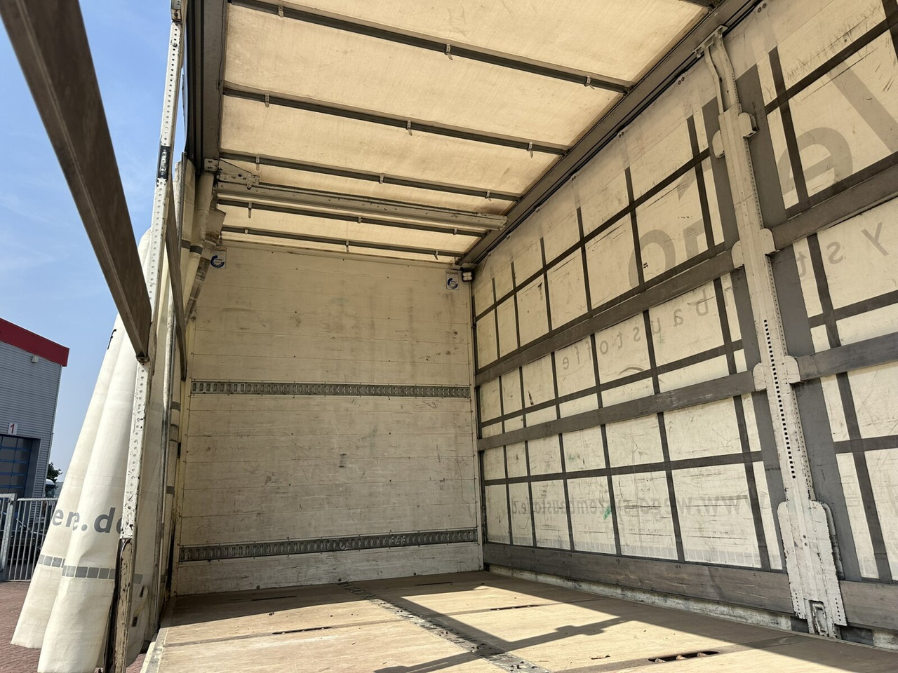 MAN TGS 26.400 6x2-4 LL TGS 26.400 6x2-4 LL, Lenk-/Lift, Edscha, Heckkran Palfinger PK23002-C + Jib PJ060A, Funk - Camión lona, Camión grúa: foto 5 MAN TGS 26.400 6x2-4 LL TGS 26.400 6x2-4 LL, Lenk-/Lift, Edscha, Heckkran Palfinger PK23002-C + Jib PJ060A, Funk - Camión lona, Camión grúa: foto 5