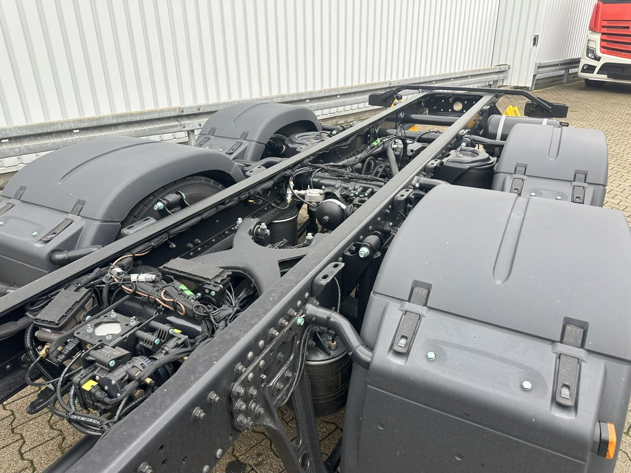 MAN TGS 26.440 6x2-4 LL CH TGS 26.440 6x2-4 LL CH, Lenk-/Liftachse, Navi, LED - Chasis camión: foto 3 MAN TGS 26.440 6x2-4 LL CH TGS 26.440 6x2-4 LL CH, Lenk-/Liftachse, Navi, LED - Chasis camión: foto 3