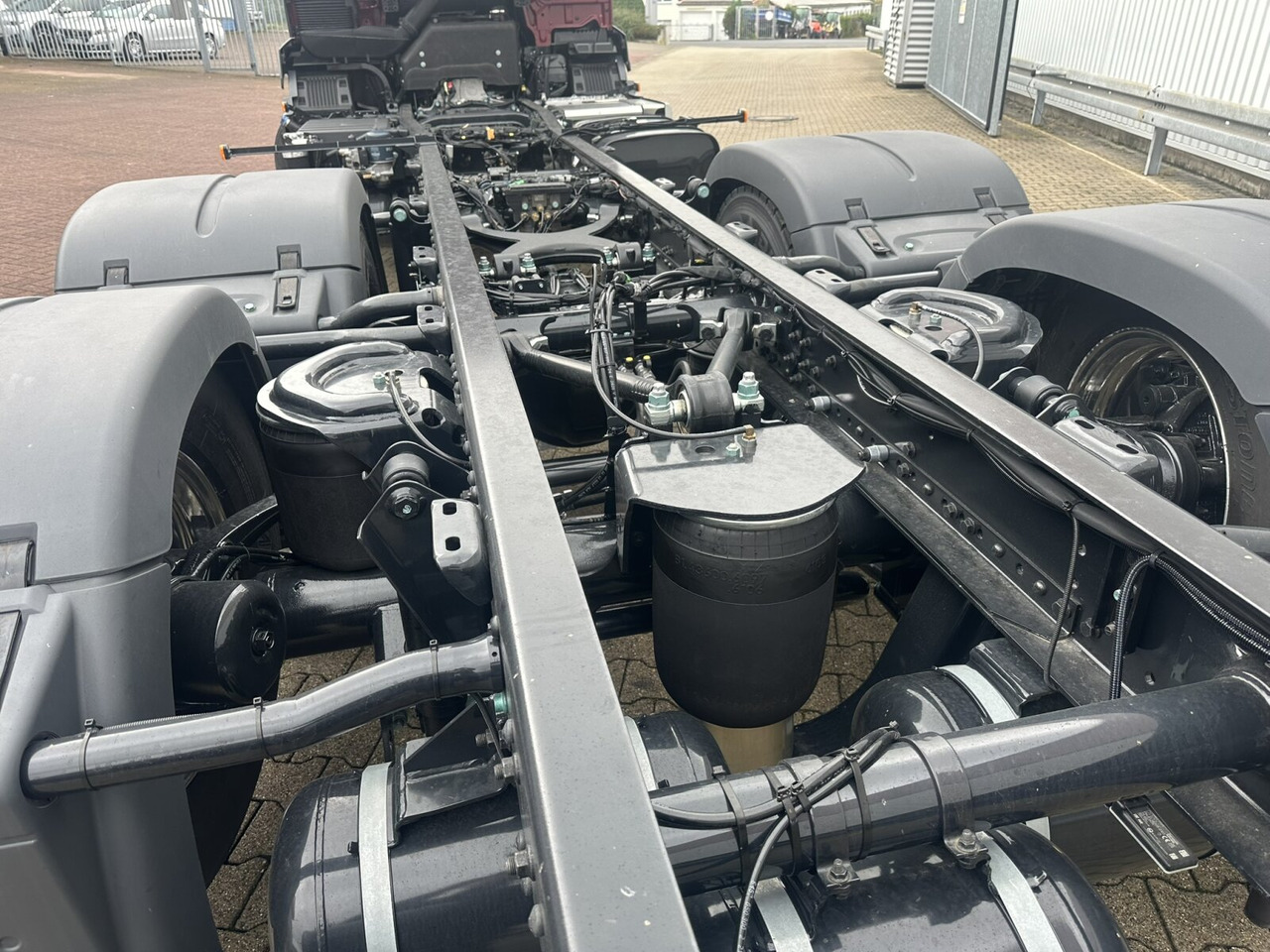 MAN TGS 26.440 6x2-4 LL CH TGS 26.440 6x2-4 LL CH, Lenk-/Liftachse, Navi, LED - Chasis camión: foto 4 MAN TGS 26.440 6x2-4 LL CH TGS 26.440 6x2-4 LL CH, Lenk-/Liftachse, Navi, LED - Chasis camión: foto 4