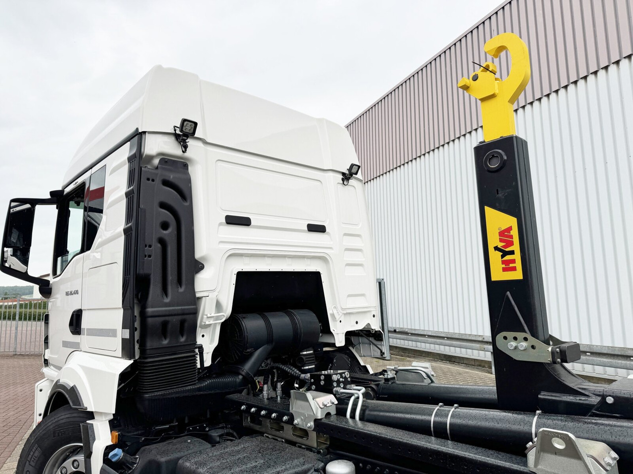 MAN TGS 26.470 6x2-4 LL CH TGS 26.470 6x2-4 LL CH, Retarder, Navi, Lenk-/Liftachse - Multibasculante camión: foto 2 MAN TGS 26.470 6x2-4 LL CH TGS 26.470 6x2-4 LL CH, Retarder, Navi, Lenk-/Liftachse - Multibasculante camión: foto 2