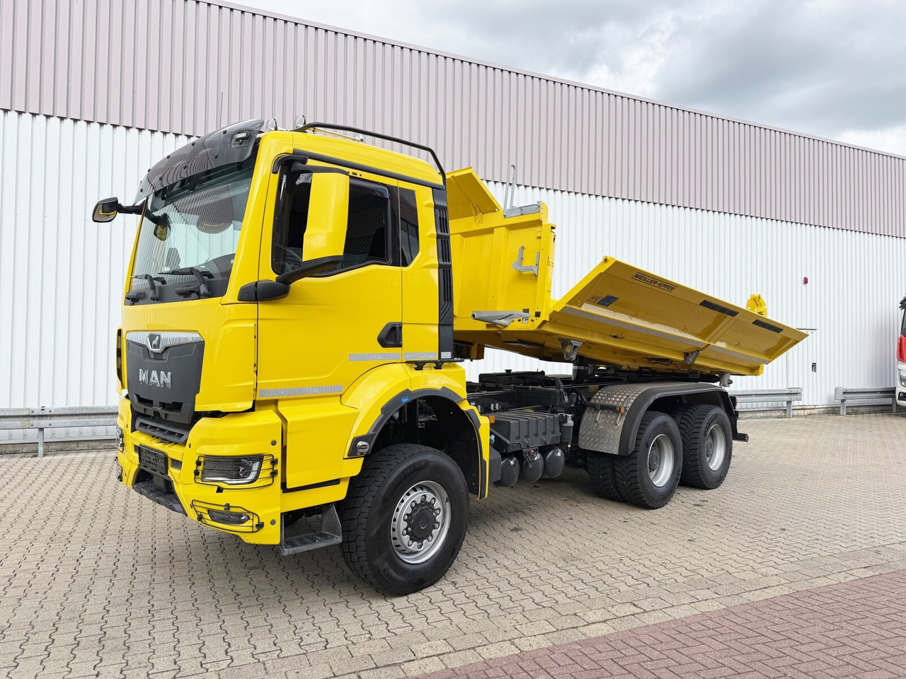 MAN TGS 26.470 6x6 BB TGS 26.470 6x6 BB, Hohe Bauart, Navi, Motorabtrieb, Bordmatik - Volquete camión: foto 1 MAN TGS 26.470 6x6 BB TGS 26.470 6x6 BB, Hohe Bauart, Navi, Motorabtrieb, Bordmatik - Volquete camión: foto 1