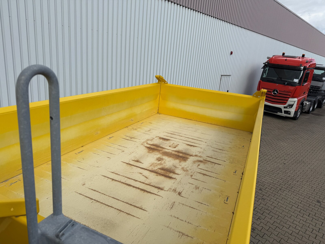 MAN TGS 26.470 6x6 BB TGS 26.470 6x6 BB, Hohe Bauart, Navi, Motorabtrieb, Bordmatik - Volquete camión: foto 3 MAN TGS 26.470 6x6 BB TGS 26.470 6x6 BB, Hohe Bauart, Navi, Motorabtrieb, Bordmatik - Volquete camión: foto 3