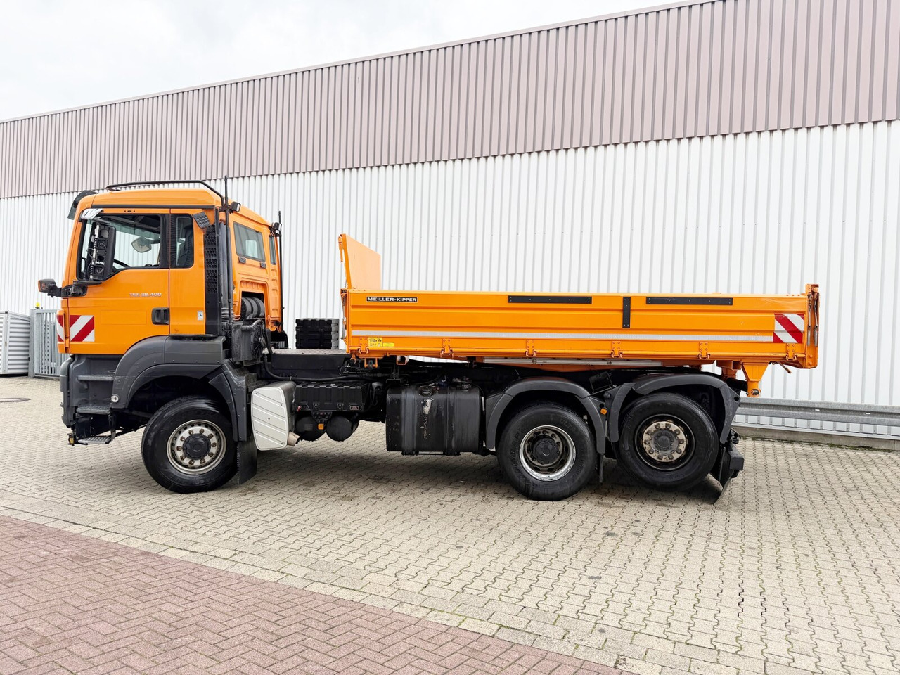 MAN TGS 28.400 6x4-4 BL TGS 28.400 6x4-4 BL, Winterdienstausstattung, EEV, Lenk-/Liftachse, Wechselsystem - Volquete camión: foto 2 MAN TGS 28.400 6x4-4 BL TGS 28.400 6x4-4 BL, Winterdienstausstattung, EEV, Lenk-/Liftachse, Wechselsystem - Volquete camión: foto 2