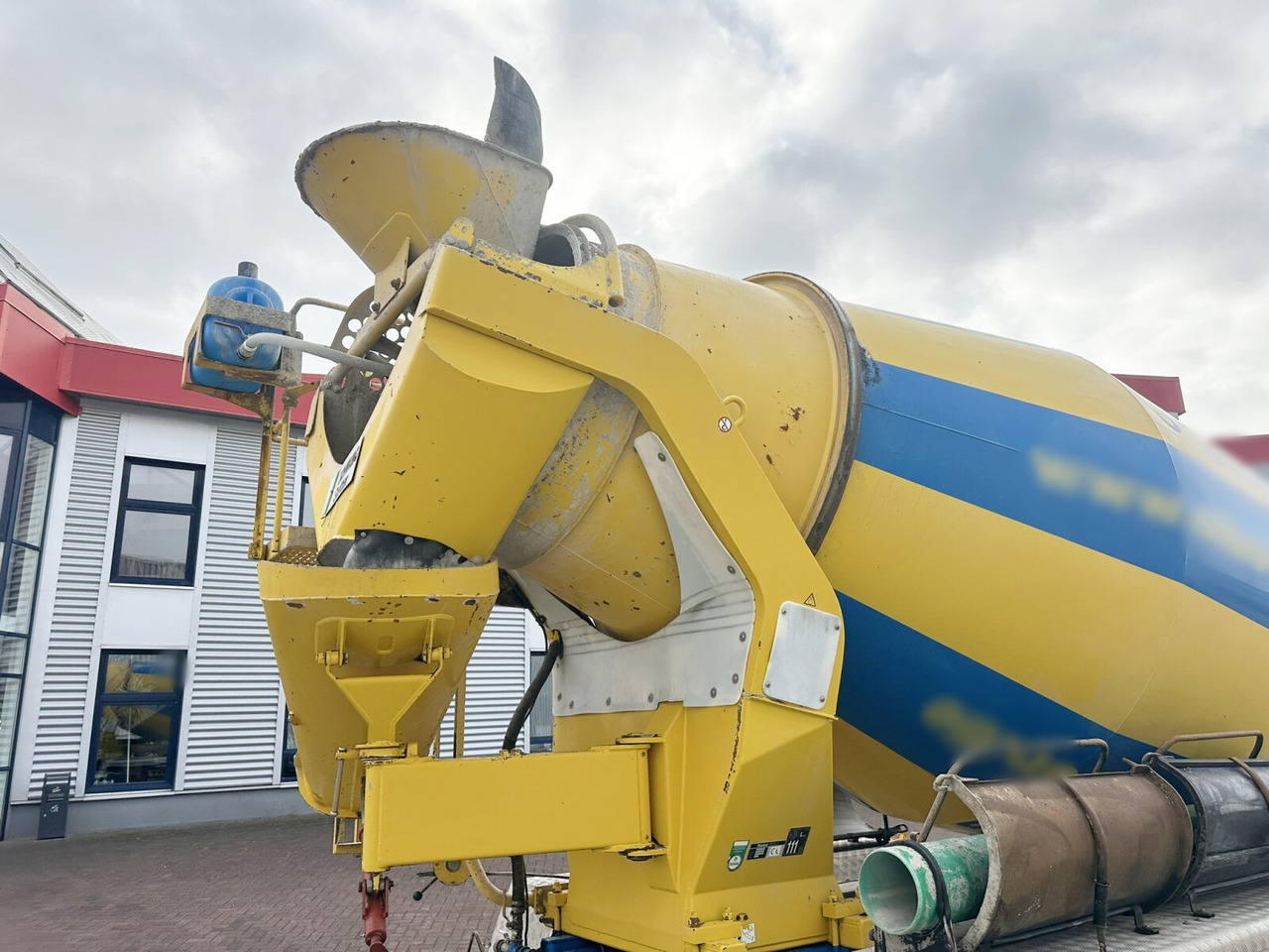 MAN TGS 32.400 8X4 BB TGS 32.400 8x4 BB, Stetter ca. 9m³ - Camión hormigonera: foto 3 MAN TGS 32.400 8X4 BB TGS 32.400 8x4 BB, Stetter ca. 9m³ - Camión hormigonera: foto 3