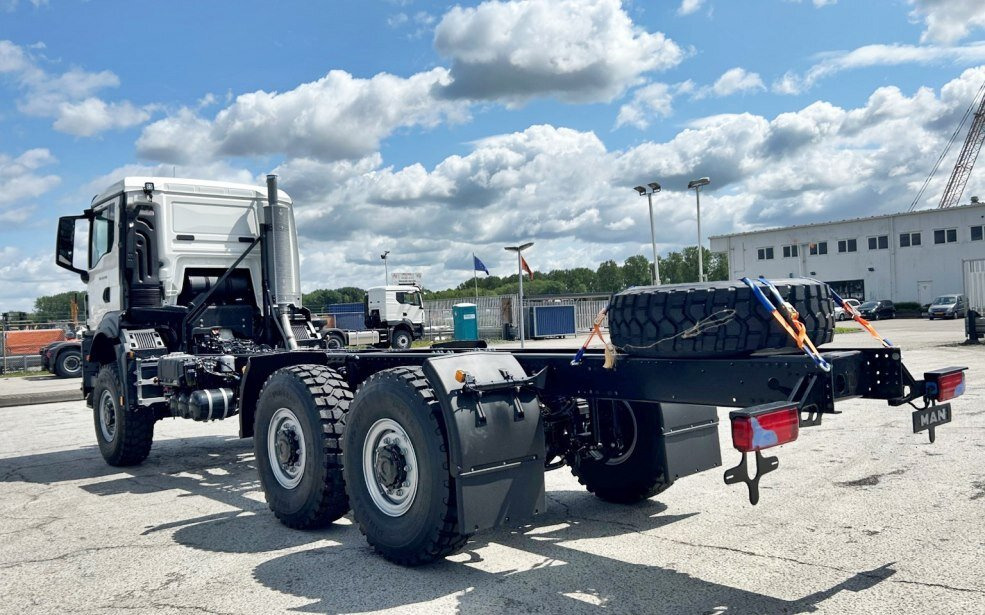 MAN TGS 33.440 6x6 BB CH TGS 33.440 6x6 BB CH, Euro2, Einzelbereifung, 4x vorhanden! - Chasis camión: foto 3 MAN TGS 33.440 6x6 BB CH TGS 33.440 6x6 BB CH, Euro2, Einzelbereifung, 4x vorhanden! - Chasis camión: foto 3