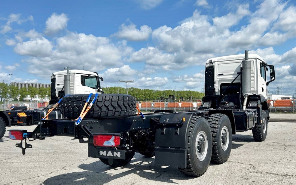 MAN TGS 33.440 6x6 BB CH TGS 33.440 6x6 BB CH, Euro2, Einzelbereifung, 4x vorhanden! - Chasis camión: foto 4 MAN TGS 33.440 6x6 BB CH TGS 33.440 6x6 BB CH, Euro2, Einzelbereifung, 4x vorhanden! - Chasis camión: foto 4