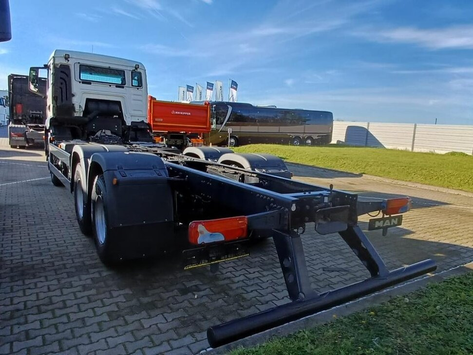 MAN TGS 33.440 6x6 BB CH TGS 33.440 6x6 BB CH, Hohe Bauart, Nebenantrieb - Chasis camión: foto 4 MAN TGS 33.440 6x6 BB CH TGS 33.440 6x6 BB CH, Hohe Bauart, Nebenantrieb - Chasis camión: foto 4