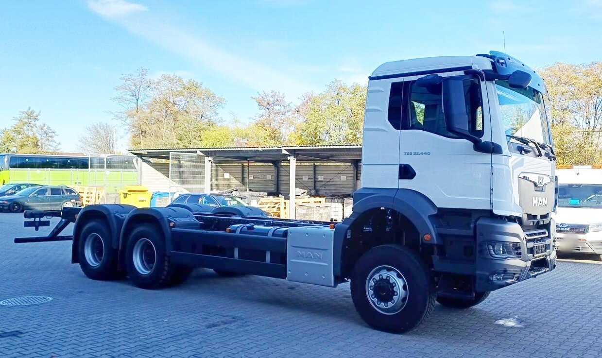 MAN TGS 33.440 6x6 BB CH TGS 33.440 6x6 BB CH, Hohe Bauart, Nebenantrieb - Chasis camión: foto 1 MAN TGS 33.440 6x6 BB CH TGS 33.440 6x6 BB CH, Hohe Bauart, Nebenantrieb - Chasis camión: foto 1
