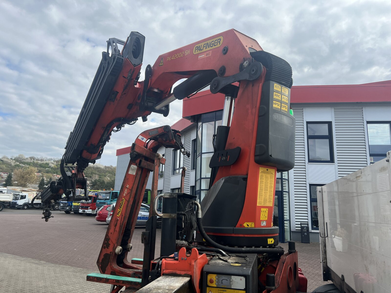 MAN TGS 35.440 8x4 BL TGS 35.440 8x4 BL, Navi, Heckkran Palfinger PK42002 SH-F + Jip PJ 060 B, 24,9m-730kg, Funk - Camión grúa: foto 2 MAN TGS 35.440 8x4 BL TGS 35.440 8x4 BL, Navi, Heckkran Palfinger PK42002 SH-F + Jip PJ 060 B, 24,9m-730kg, Funk - Camión grúa: foto 2