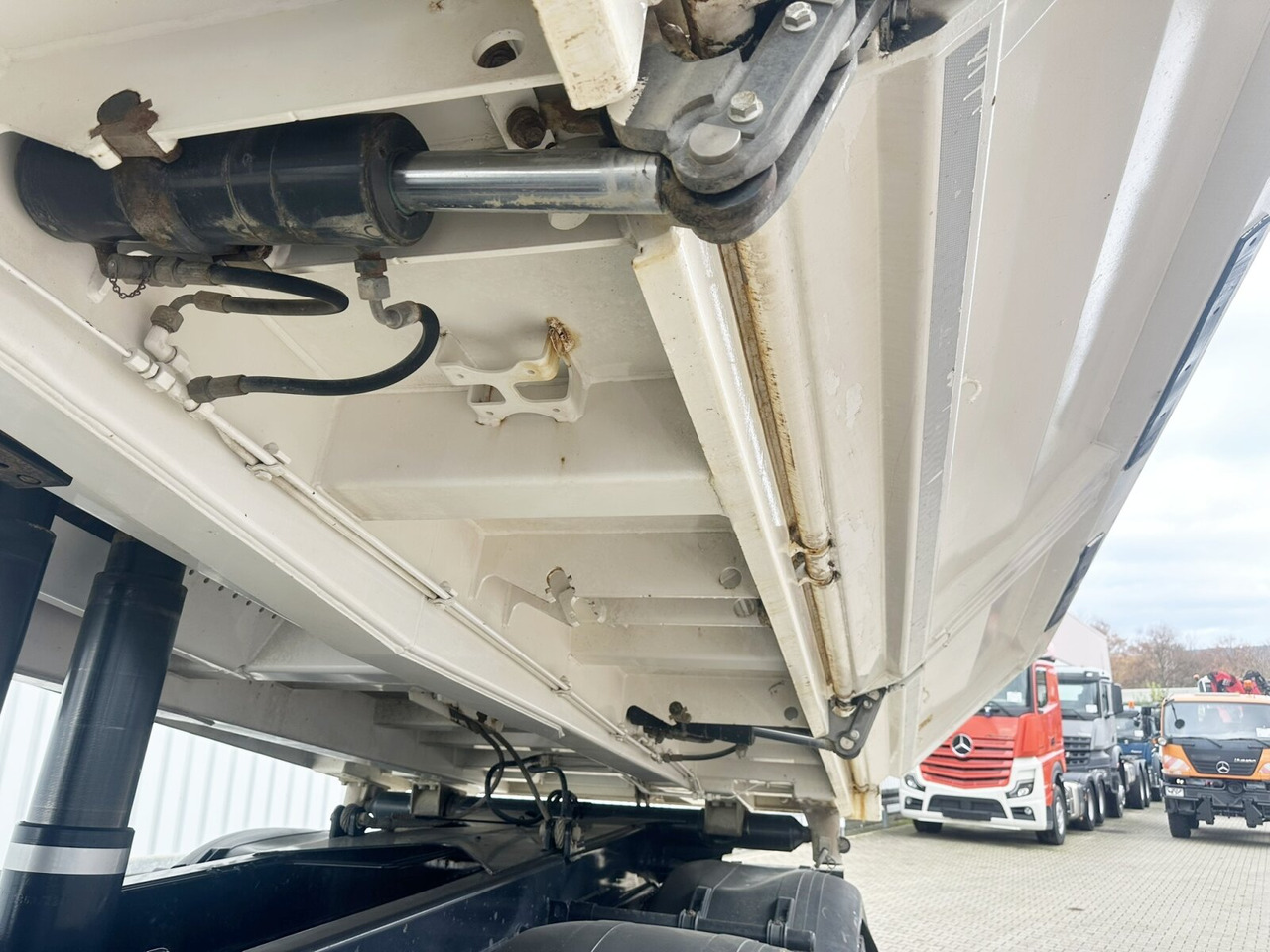 MAN TGS 35.460 8X4 BB TGS 35.460 8X4 BB, Meiller Bordmatik, Rollplane, 13m³ - Volquete camión: foto 2 MAN TGS 35.460 8X4 BB TGS 35.460 8X4 BB, Meiller Bordmatik, Rollplane, 13m³ - Volquete camión: foto 2