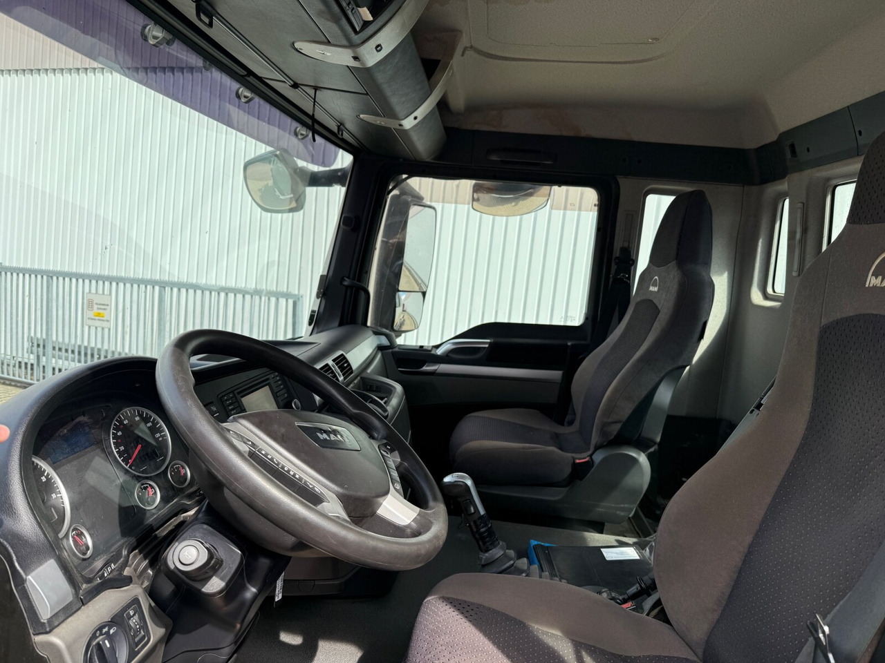 MAN TGS 35.480 8x4 BL TGS 35.480 8x4 BL, PriTarder, Navi - Multibasculante camión: foto 3 MAN TGS 35.480 8x4 BL TGS 35.480 8x4 BL, PriTarder, Navi - Multibasculante camión: foto 3