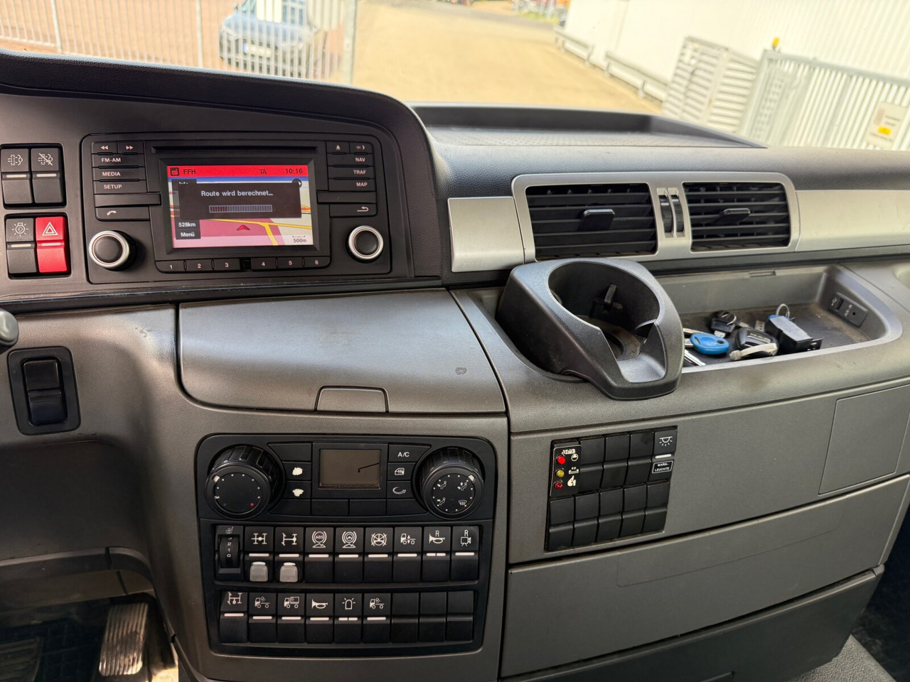 MAN TGS 35.480 8x4 BL TGS 35.480 8x4 BL, PriTarder, Navi - Multibasculante camión: foto 5 MAN TGS 35.480 8x4 BL TGS 35.480 8x4 BL, PriTarder, Navi - Multibasculante camión: foto 5