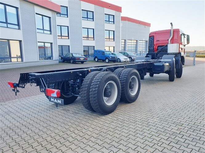 Cisterna camión nuevo MAN TGS 41.480 8X6 BB TGS 41.480 8X6 BB, ca. 25.000l mit Separatpumpe: foto 11 Cisterna camión nuevo MAN TGS 41.480 8X6 BB TGS 41.480 8X6 BB, ca. 25.000l mit Separatpumpe: foto 11