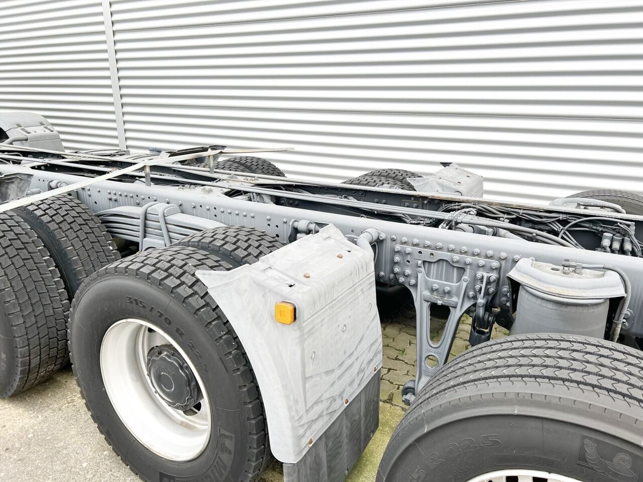 MAN TGS 50.480BB 10x4 Retarder TGS 50.480BB 10x4 Retarder, 3-f.NA - Chasis camión: foto 5 MAN TGS 50.480BB 10x4 Retarder TGS 50.480BB 10x4 Retarder, 3-f.NA - Chasis camión: foto 5