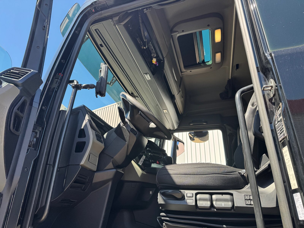 MAN TGX 26.510 6X2-4 BL TGX 26.510 6X2-4 BL, Lenk-/Liftachse, Funk - Multibasculante camión: foto 4 MAN TGX 26.510 6X2-4 BL TGX 26.510 6X2-4 BL, Lenk-/Liftachse, Funk - Multibasculante camión: foto 4