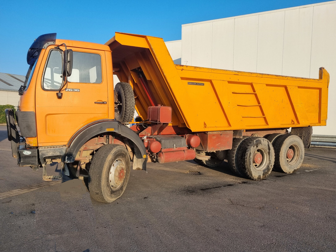 Mercedes-Benz - 2636 AK 6x6 - Volquete camión: foto 1 Mercedes-Benz - 2636 AK 6x6 - Volquete camión: foto 1