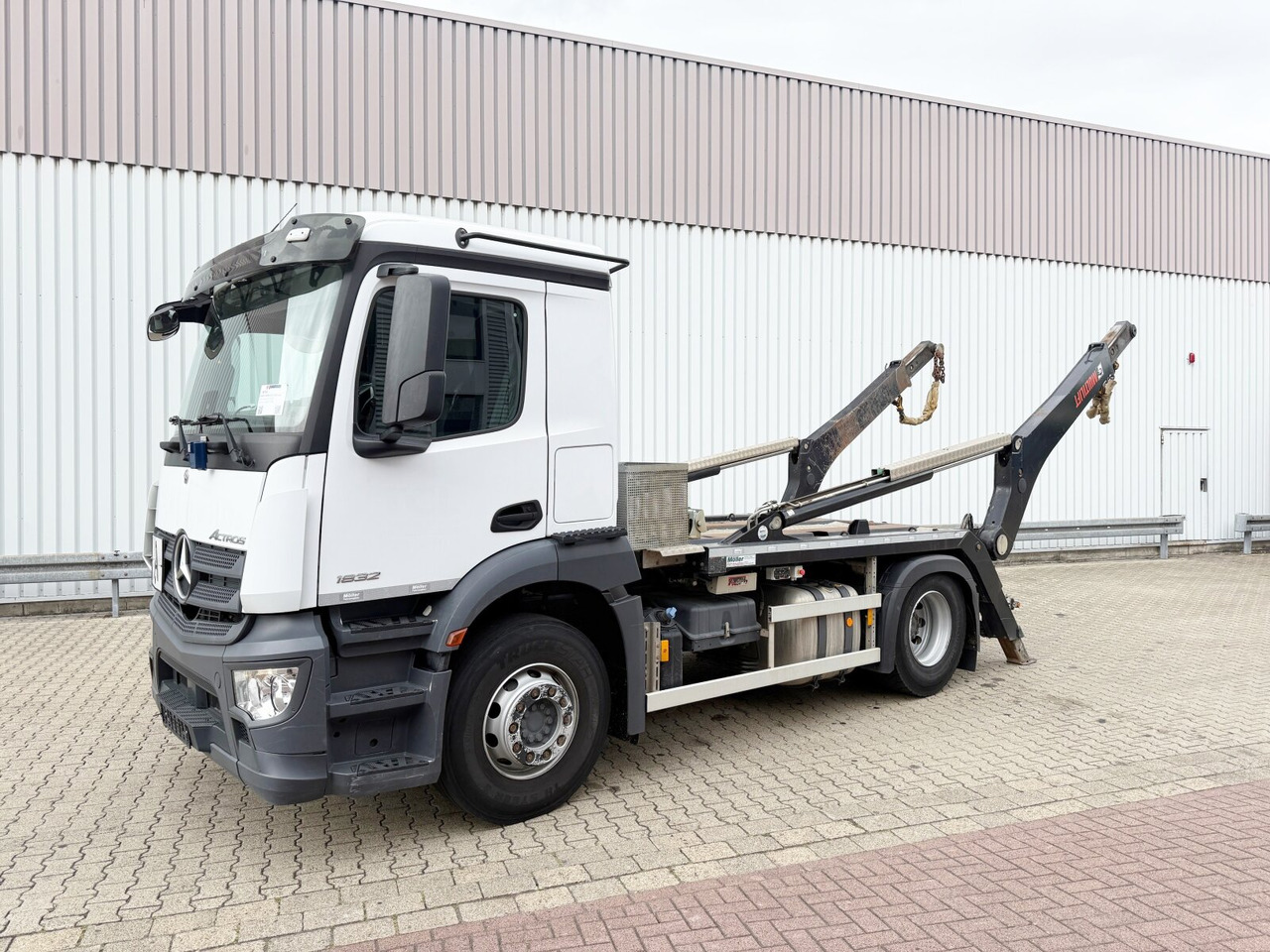 Mercedes-Benz Actros 1832 L 4x2 Actros 1832 L 4x2, Navi, MultimediaCockpit, Funk - Portacontenedor de cadenas camión: foto 1 Mercedes-Benz Actros 1832 L 4x2 Actros 1832 L 4x2, Navi, MultimediaCockpit, Funk - Portacontenedor de cadenas camión: foto 1
