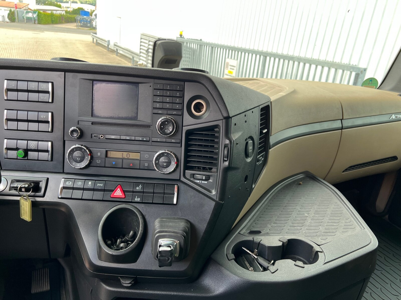 Mercedes-Benz Actros 2542/48 L/nR 6x2 Actros 2542/48 L/nR 6x2, Retarder, Standklima, StreamSpace, SoloStar - Portacontenedore/ Intercambiable camión: foto 4 Mercedes-Benz Actros 2542/48 L/nR 6x2 Actros 2542/48 L/nR 6x2, Retarder, Standklima, StreamSpace, SoloStar - Portacontenedore/ Intercambiable camión: foto 4