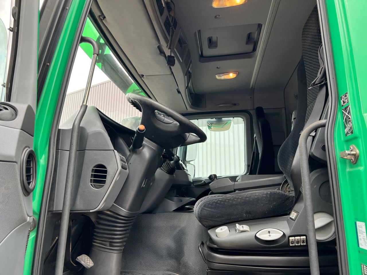 Mercedes-Benz Actros 2544 L 6x2 Actros 2544 L 6x2, Retarder, Lenkachse, Heckkran HMF 3000-K5 + Jip, Funk - Camión grúa, Camión caja abierta: foto 5 Mercedes-Benz Actros 2544 L 6x2 Actros 2544 L 6x2, Retarder, Lenkachse, Heckkran HMF 3000-K5 + Jip, Funk - Camión grúa, Camión caja abierta: foto 5