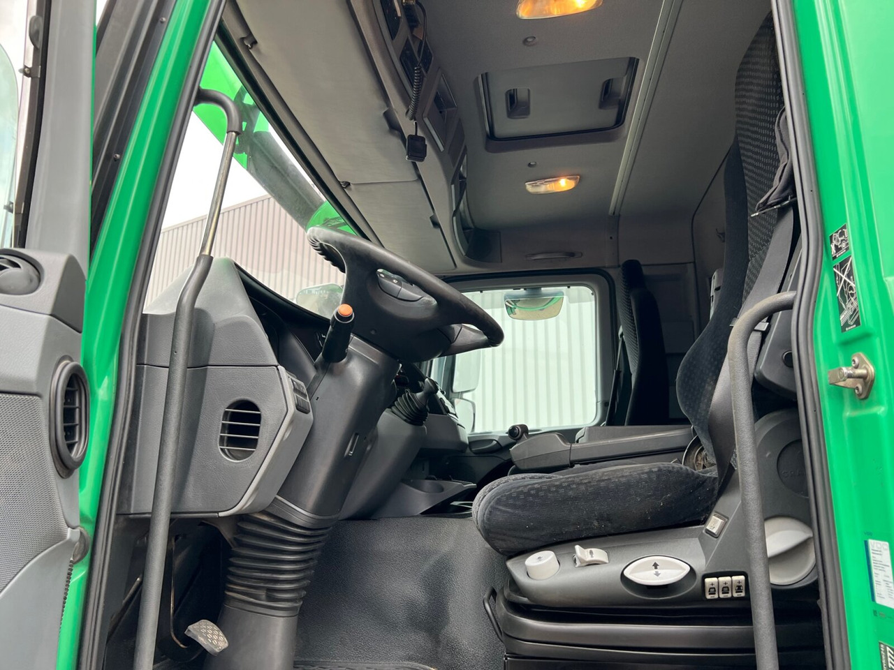 Mercedes-Benz Actros 2544 L 6x2 Actros 2544 L 6x2, Retarder, Lenkachse, Heckkran HMF 3000-K5 + Jip, Funk - Camión grúa, Camión caja abierta: foto 5 Mercedes-Benz Actros 2544 L 6x2 Actros 2544 L 6x2, Retarder, Lenkachse, Heckkran HMF 3000-K5 + Jip, Funk - Camión grúa, Camión caja abierta: foto 5