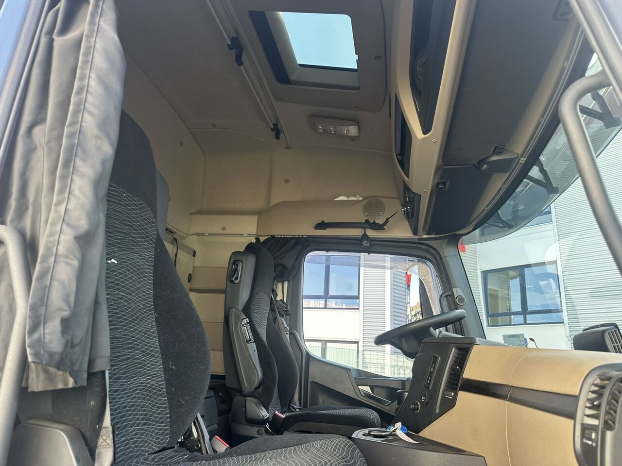 Mercedes-Benz Actros 2548 L 6x2 Actros 2548 L 6x2, Liftachse, Retarder, Navi, MultimediaCockpit, Bi-Xenon - Multibasculante camión: foto 5 Mercedes-Benz Actros 2548 L 6x2 Actros 2548 L 6x2, Liftachse, Retarder, Navi, MultimediaCockpit, Bi-Xenon - Multibasculante camión: foto 5