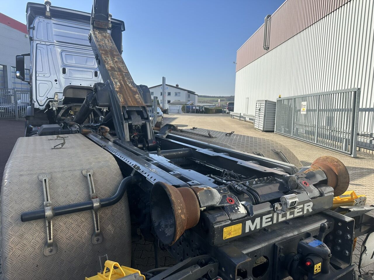 Mercedes-Benz Actros 2548 L 6x2 Actros 2548 L 6x2, Liftachse, Retarder, Navi, MultimediaCockpit, Bi-Xenon - Multibasculante camión: foto 2 Mercedes-Benz Actros 2548 L 6x2 Actros 2548 L 6x2, Liftachse, Retarder, Navi, MultimediaCockpit, Bi-Xenon - Multibasculante camión: foto 2