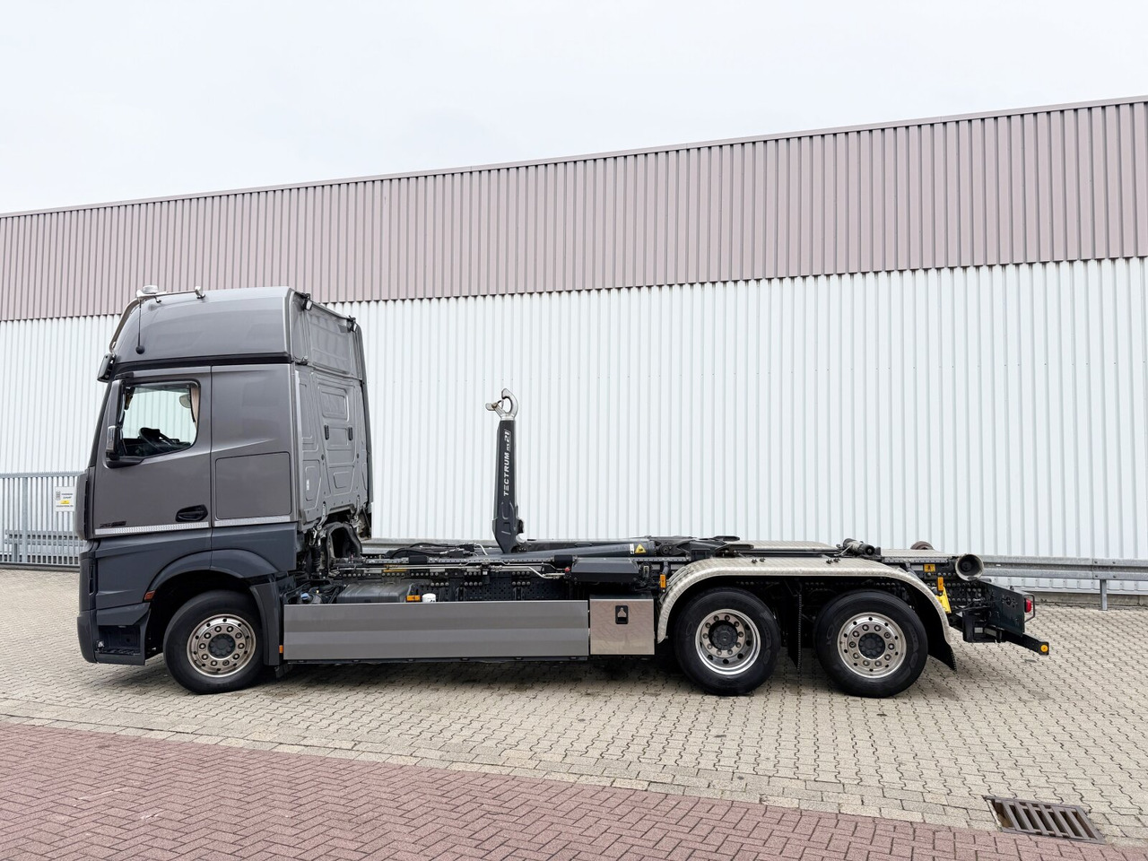Mercedes-Benz Actros 2552 L 6x2 Actros 2552 L 6x2, Lenk/Lift, Retarder, GigaSpace, LED, Motorabtrieb, Meiller Tectrum, Funk - Multibasculante camión: foto 2 Mercedes-Benz Actros 2552 L 6x2 Actros 2552 L 6x2, Lenk/Lift, Retarder, GigaSpace, LED, Motorabtrieb, Meiller Tectrum, Funk - Multibasculante camión: foto 2