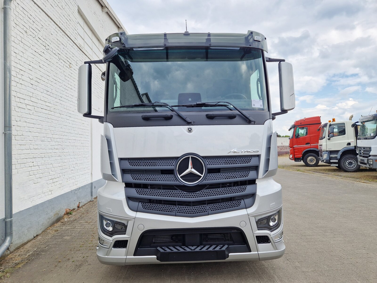 Mercedes-Benz Actros 2553 LL 6x2 Actros 2553 LL 6x2/46, Retarder, Liftachse, MultimediaCockpit, LED, Navi - Multibasculante camión: foto 3 Mercedes-Benz Actros 2553 LL 6x2 Actros 2553 LL 6x2/46, Retarder, Liftachse, MultimediaCockpit, LED, Navi - Multibasculante camión: foto 3