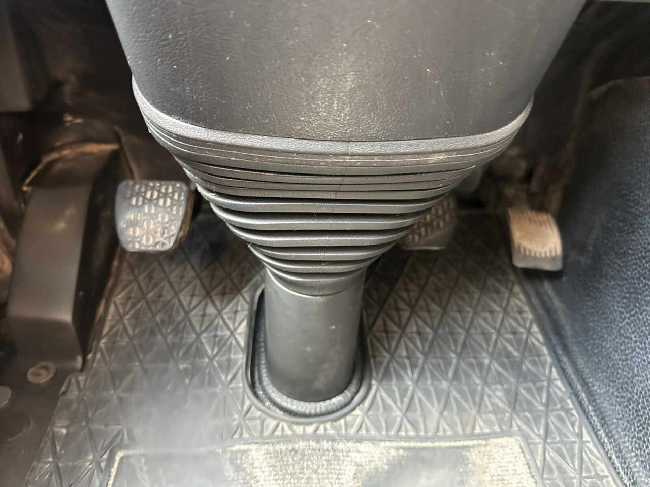 Mercedes-Benz Actros 3348 AK 6x6 Actros 3348 AK 6x6 - Chasis camión: foto 4 Mercedes-Benz Actros 3348 AK 6x6 Actros 3348 AK 6x6 - Chasis camión: foto 4