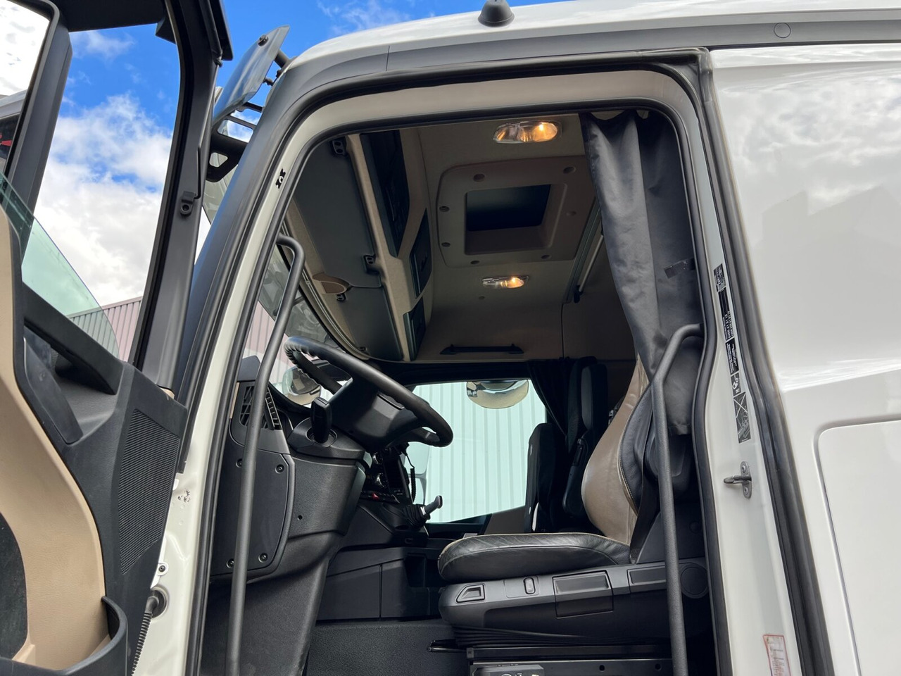 Mercedes-Benz Actros 3551 L 8x2/4 Actros 3551 L 8x2/4, Vorlauflenkachse, Doppelbereifte Nachlaufliftachse - Chasis camión: foto 2 Mercedes-Benz Actros 3551 L 8x2/4 Actros 3551 L 8x2/4, Vorlauflenkachse, Doppelbereifte Nachlaufliftachse - Chasis camión: foto 2