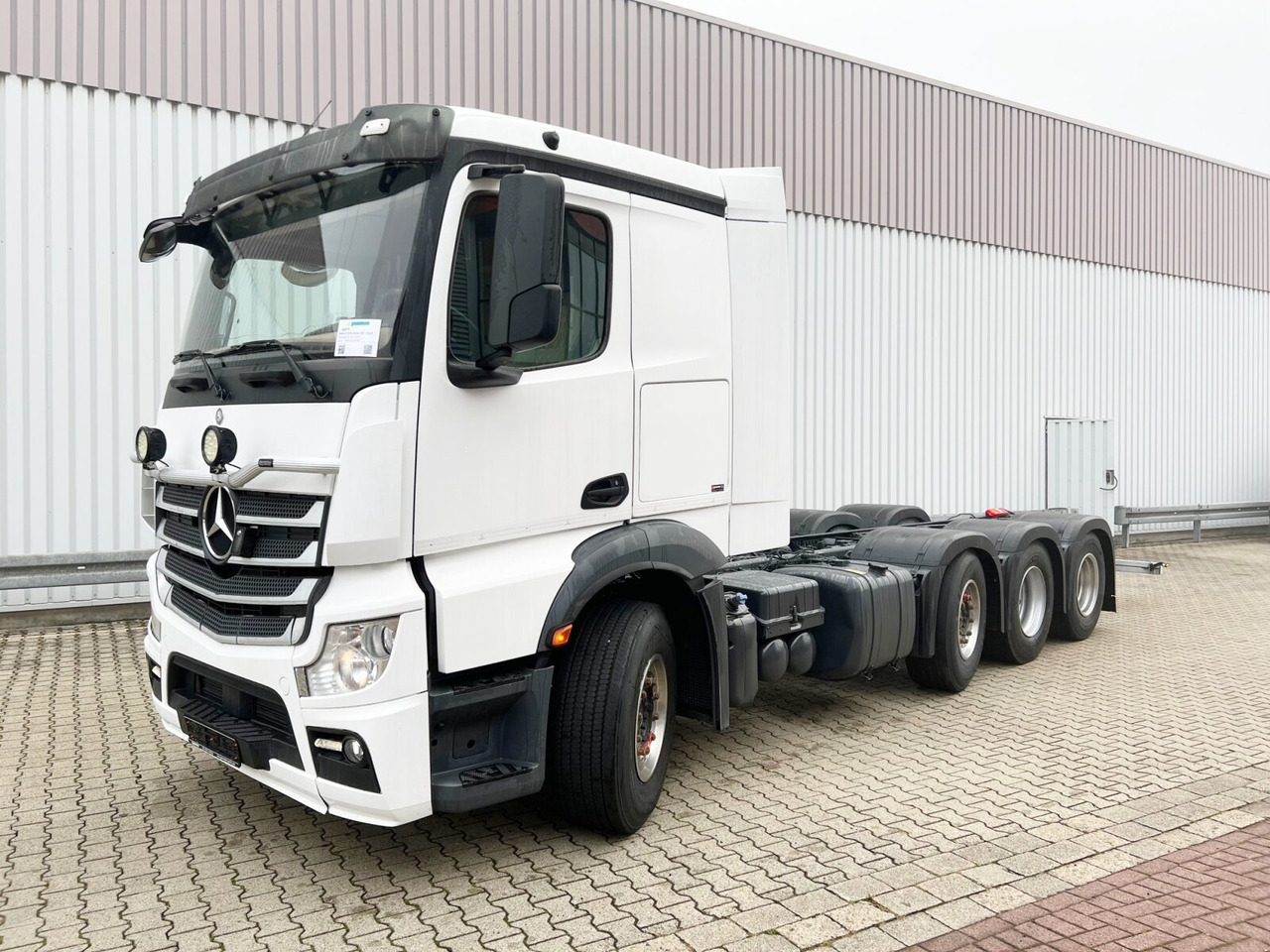 Mercedes-Benz Actros 3551 L 8x2/4 Actros 3551 L 8x2/4, Vorlauflenkachse, Doppelbereifte Nachlaufliftachse - Chasis camión: foto 1 Mercedes-Benz Actros 3551 L 8x2/4 Actros 3551 L 8x2/4, Vorlauflenkachse, Doppelbereifte Nachlaufliftachse - Chasis camión: foto 1