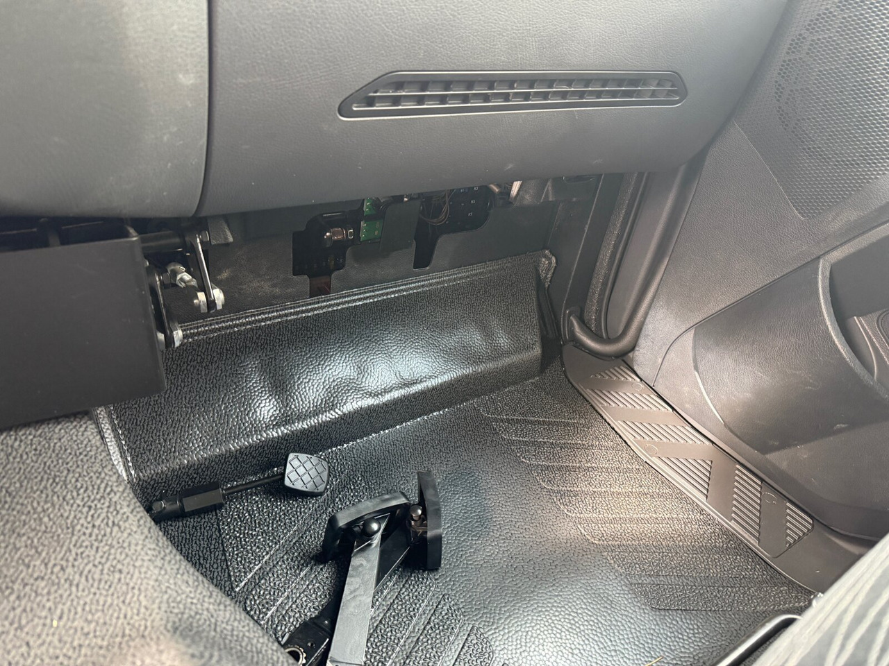 Mercedes-Benz Arocs 1827/30 A 4x4 Arocs 1827/30 A 4x4, Ex-Bundeswehr! - Camión caja abierta: foto 3 Mercedes-Benz Arocs 1827/30 A 4x4 Arocs 1827/30 A 4x4, Ex-Bundeswehr! - Camión caja abierta: foto 3