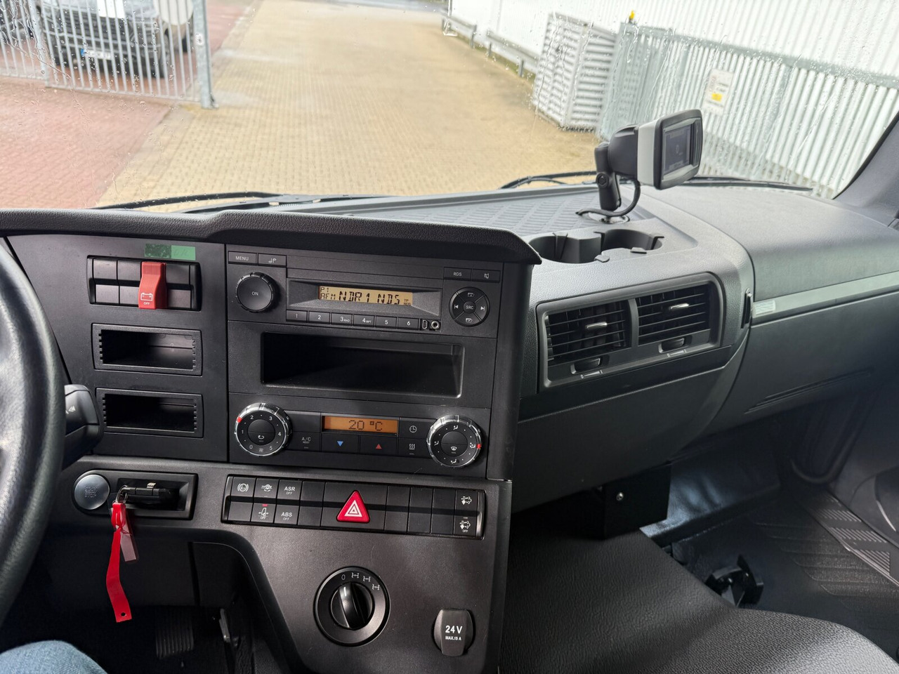 Mercedes-Benz Arocs 1827/30 A 4x4 Arocs 1827/30 A 4x4, Ex-Bundeswehr! - Camión caja abierta: foto 2 Mercedes-Benz Arocs 1827/30 A 4x4 Arocs 1827/30 A 4x4, Ex-Bundeswehr! - Camión caja abierta: foto 2