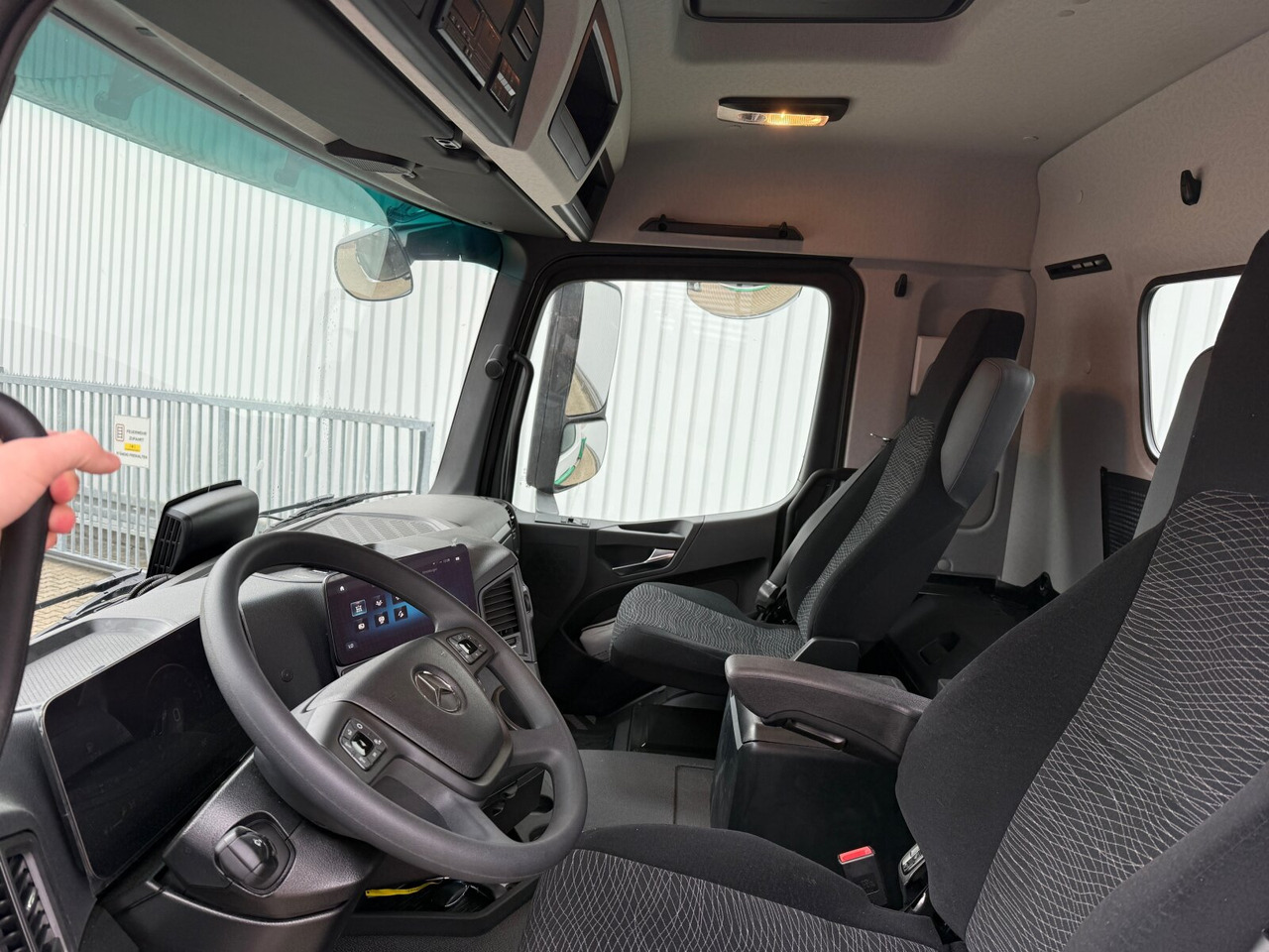 Mercedes-Benz Arocs 1840 K 4x2 Arocs 1840 K 4x2, MultimediaCockpit, Alu-Bordwände, Platz für Kranmontage - Volquete camión: foto 5 Mercedes-Benz Arocs 1840 K 4x2 Arocs 1840 K 4x2, MultimediaCockpit, Alu-Bordwände, Platz für Kranmontage - Volquete camión: foto 5