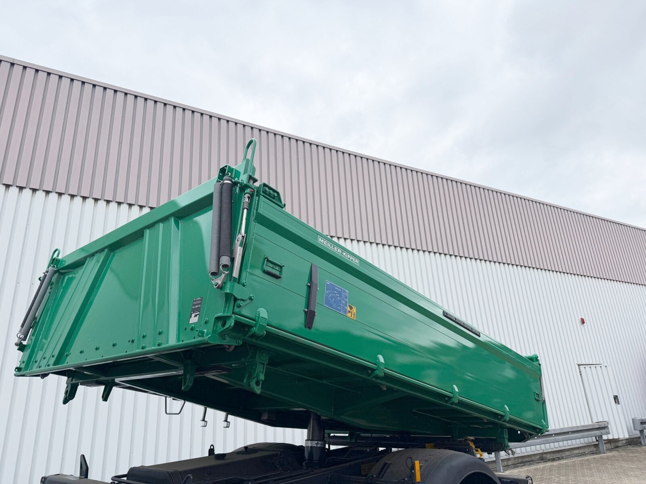 Mercedes-Benz Arocs 1840 K 4x2 Arocs 1840 K 4x2, MultimediaCockpit, Alu-Bordwände, Platz für Kranmontage - Volquete camión: foto 2 Mercedes-Benz Arocs 1840 K 4x2 Arocs 1840 K 4x2, MultimediaCockpit, Alu-Bordwände, Platz für Kranmontage - Volquete camión: foto 2