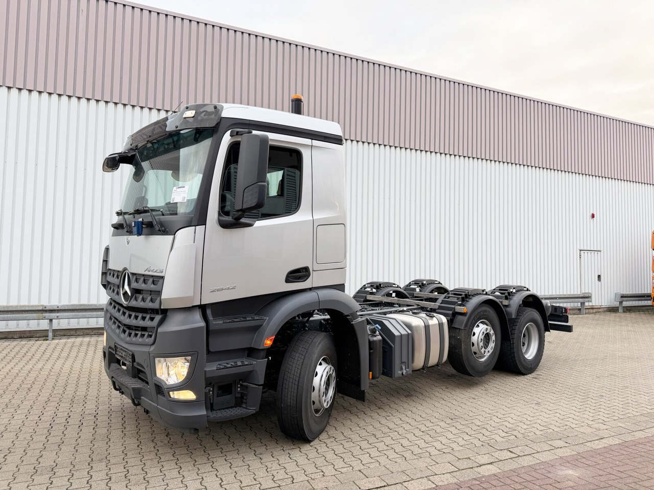 Mercedes-Benz Arocs 2542 L 6x2/4 Arocs 2542 L 6x2/4, Vorlauflenk-/liftachse, Navi, MultimediaCockpit - Chasis camión: foto 1 Mercedes-Benz Arocs 2542 L 6x2/4 Arocs 2542 L 6x2/4, Vorlauflenk-/liftachse, Navi, MultimediaCockpit - Chasis camión: foto 1